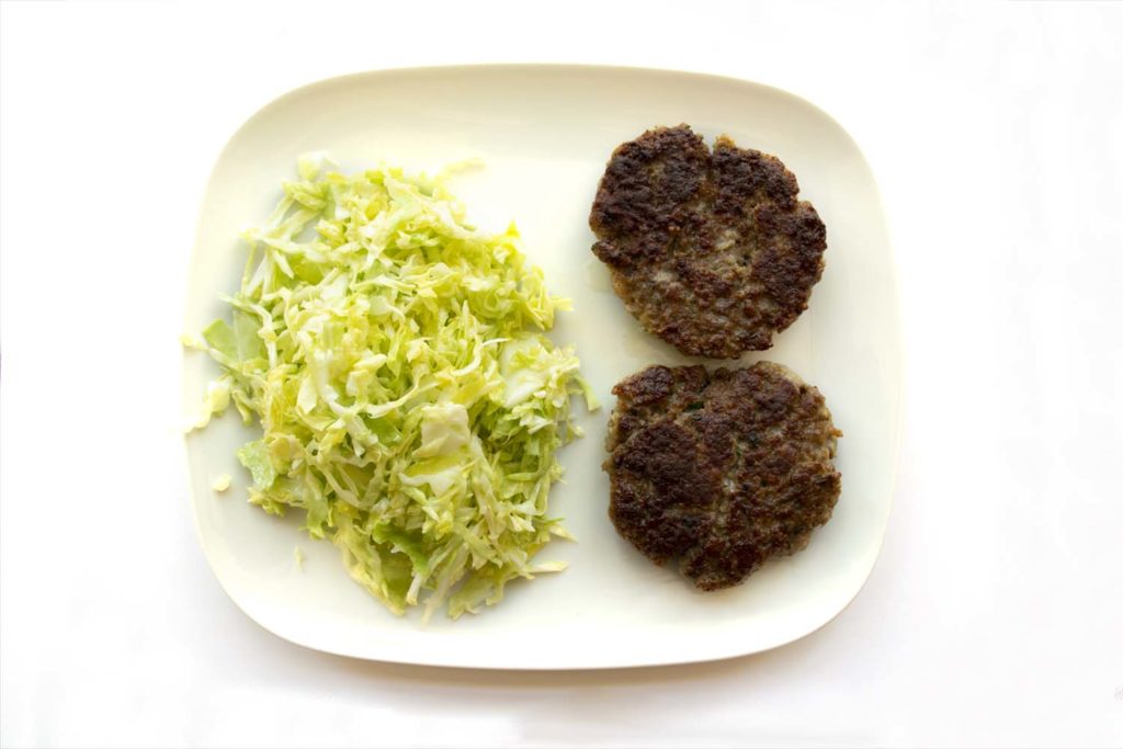 Hamburger mit Salat
